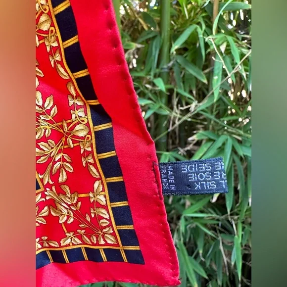 Genuine vintage LANVIN geometrical red gold silk scarf square - Picture 6 of 15